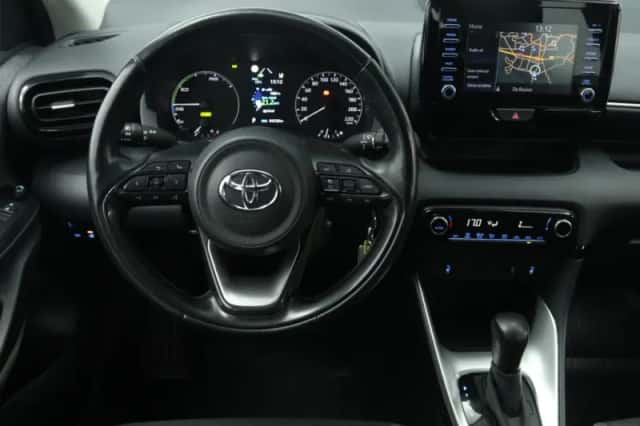 Toyota Yaris (2021) thumbnail 3