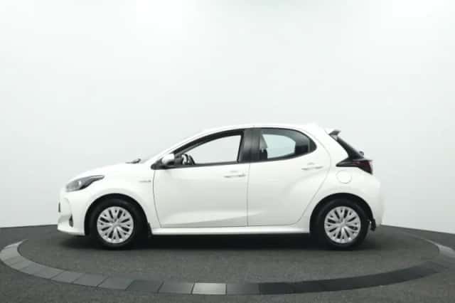 Toyota Yaris (2021) thumbnail 5