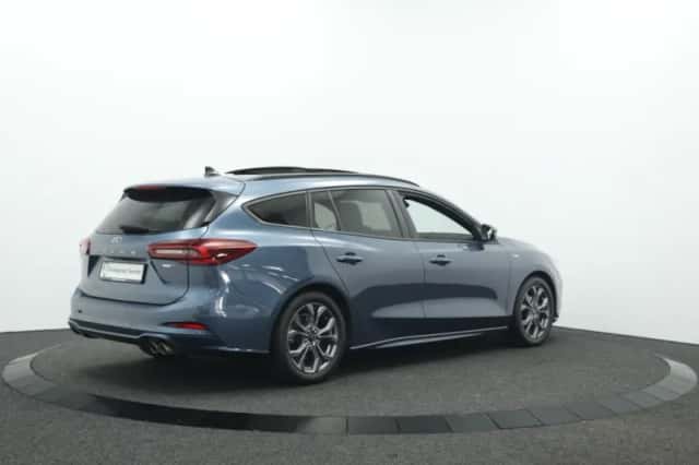 Ford Focus (2023) thumbnail 2