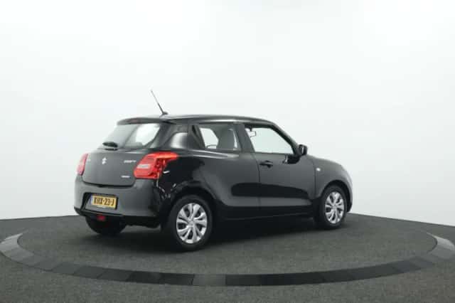 Suzuki Swift (2021) thumbnail 2