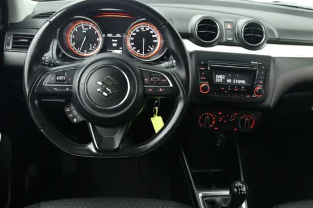 Suzuki Swift (2021) thumbnail 3