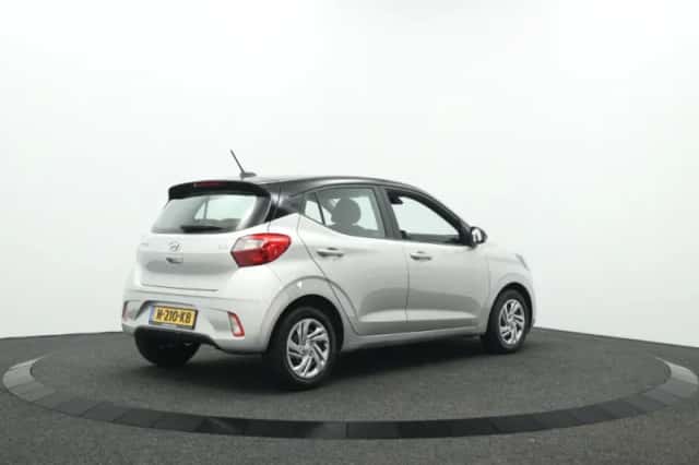 Hyundai i10 (2021) thumbnail 2
