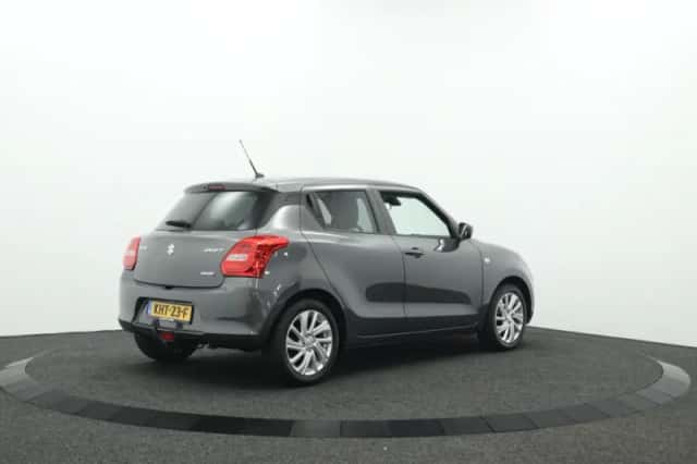 Suzuki Swift (2021) thumbnail 2