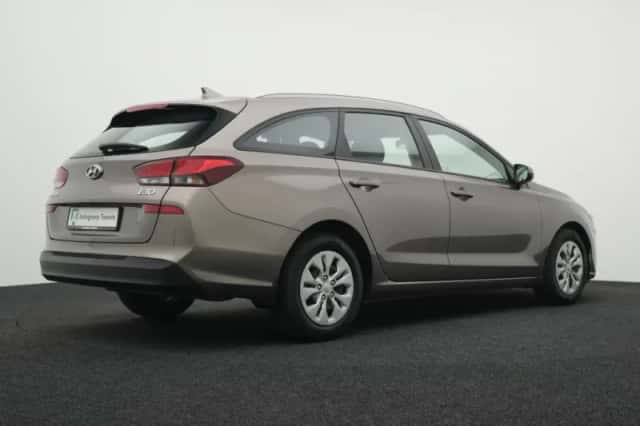 Hyundai i30 (2023) thumbnail 2