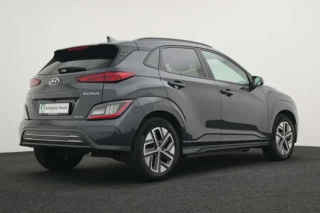 Hyundai Kona (2022) thumbnail 2