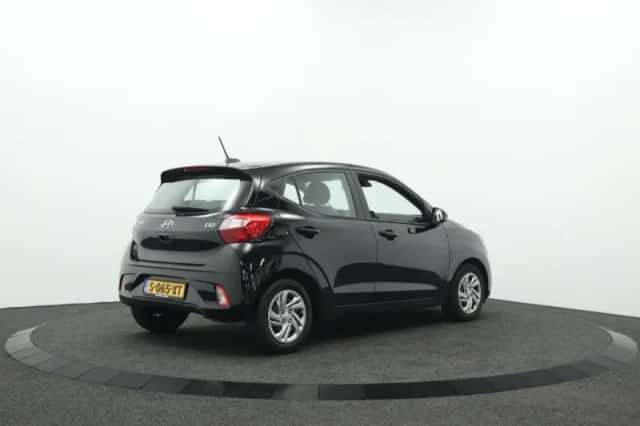Hyundai i10 (2023) thumbnail 2
