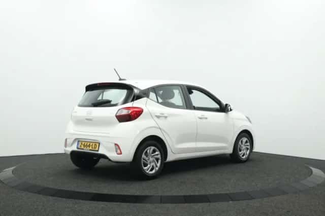 Hyundai i10 (2024) thumbnail 2