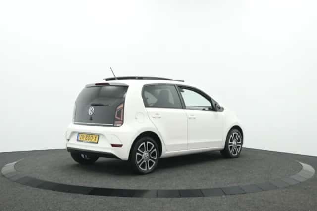 Volkswagen Up! (2019) thumbnail 2
