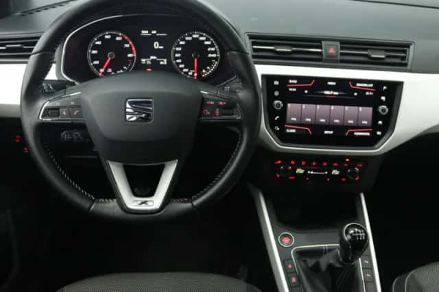 SEAT Arona (2017) thumbnail 3