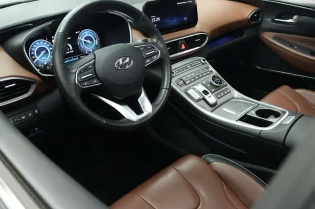 Hyundai Santa Fe (2023) thumbnail 3