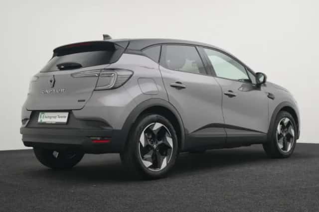 Renault Captur (2025) thumbnail 2