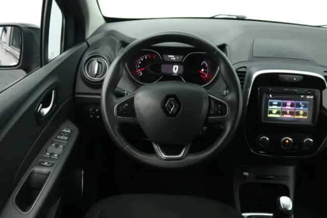 Renault Captur (2018) thumbnail 3