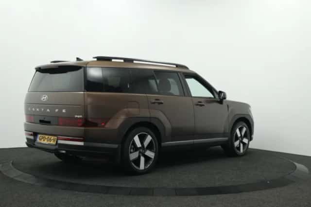 Hyundai Santa Fe (2024) thumbnail 2