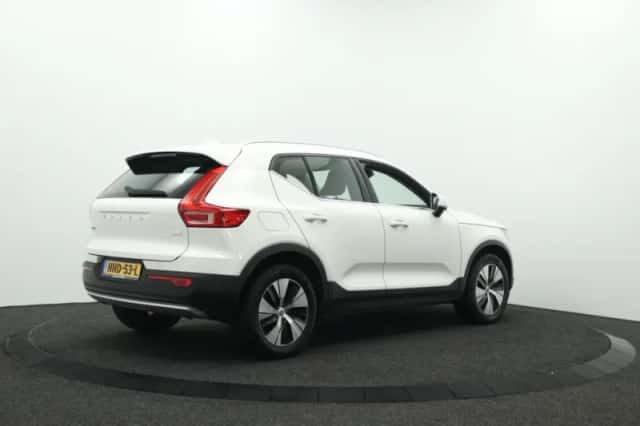 Volvo XC40 (2021) thumbnail 2