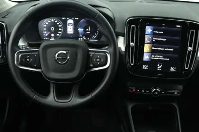 Volvo XC40 (2021) thumbnail 3