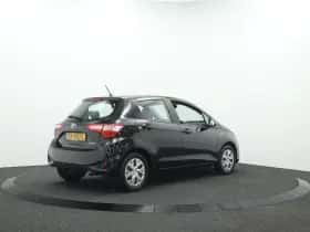 Toyota Yaris (2018) thumbnail 2