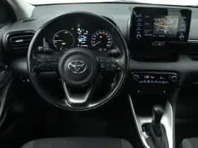 Toyota Yaris (2021) thumbnail 3