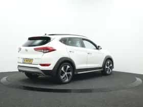 Hyundai Tucson (2016) thumbnail 2