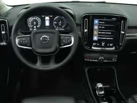 Volvo XC40 (2023) thumbnail 4
