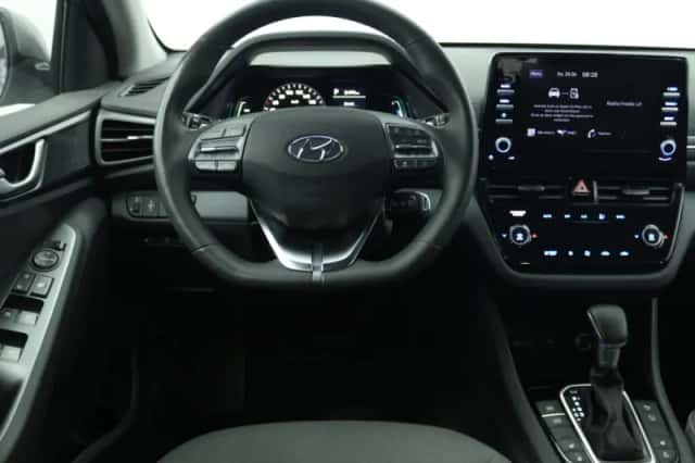 Hyundai Ioniq (2022) thumbnail 3