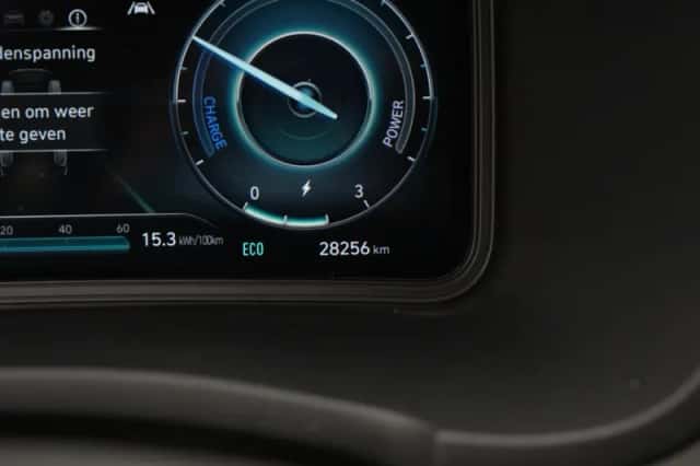 Hyundai Kona (2022) thumbnail 4
