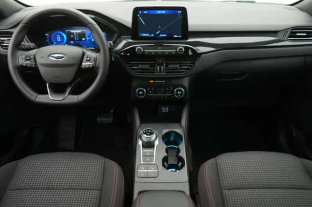 Ford Kuga (2022) thumbnail 3