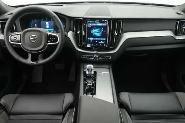 Volvo XC60 (2025) thumbnail 3