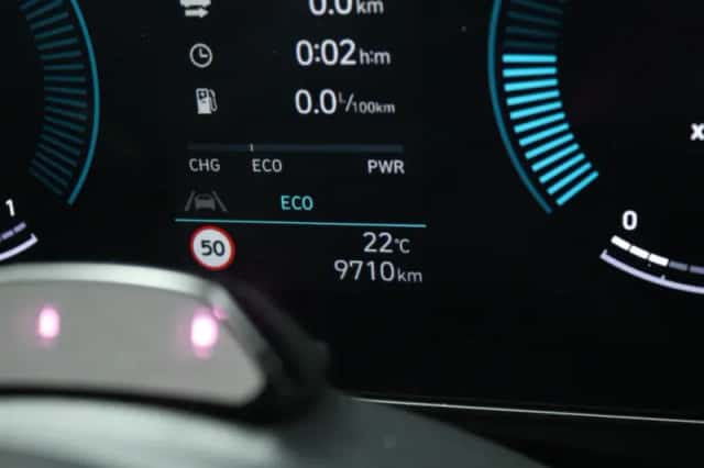 Hyundai Kona (2024) thumbnail 4