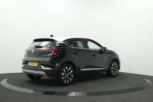 Renault Captur (2023) thumbnail 2