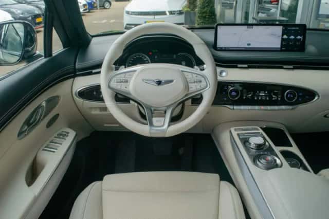 Genesis GV70 (2022) thumbnail 3