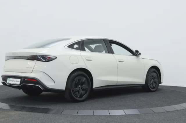 BYD Seal (2025) thumbnail 2