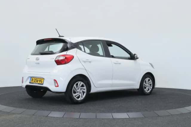 Hyundai i10 (2023) thumbnail 2