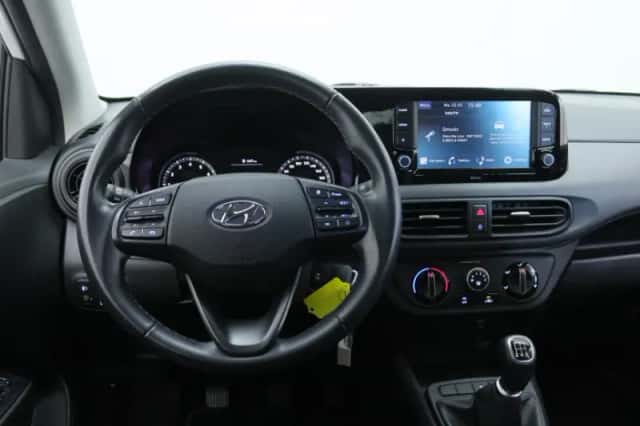 Hyundai i10 (2023) thumbnail 3