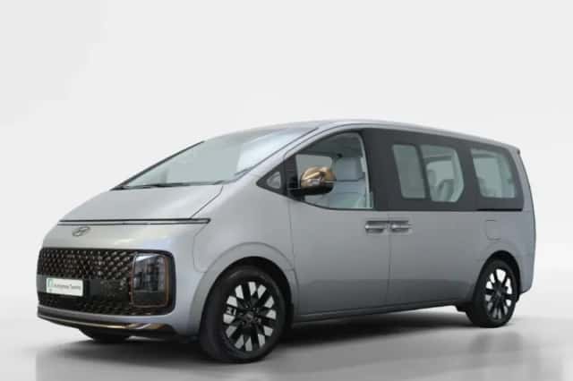 Hyundai Staria (2025) thumbnail 1