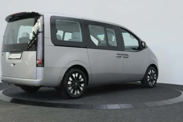 Hyundai Staria (2025) thumbnail 2