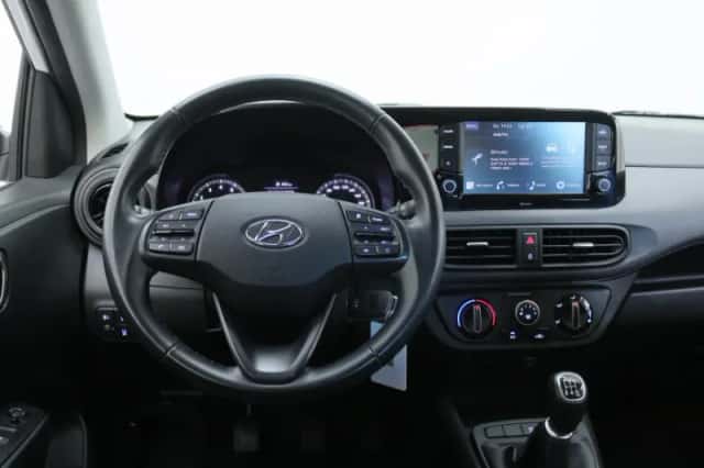 Hyundai i10 (2023) thumbnail 3