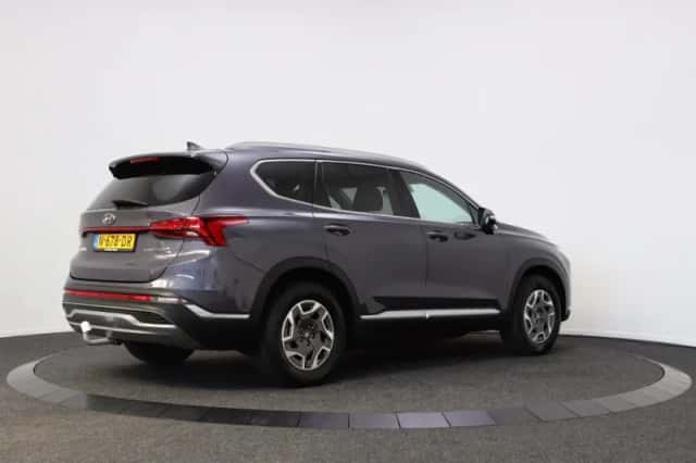 Hyundai Santa Fe (2021) thumbnail 2