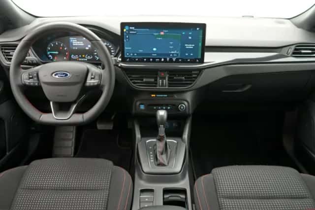Ford Focus (2023) thumbnail 3