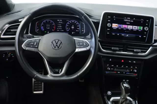 Volkswagen T-Roc (2023) thumbnail 3