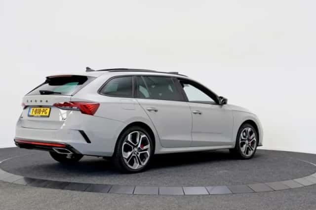 Škoda Octavia (2021) thumbnail 2