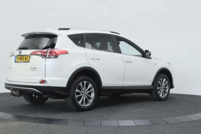 Toyota RAV4 (2018) thumbnail 2