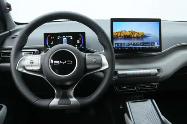 BYD Dolphin (2026) thumbnail 3