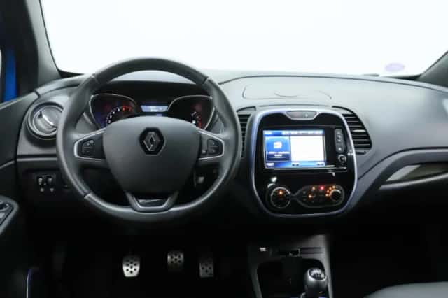 Renault Captur (2016) thumbnail 3
