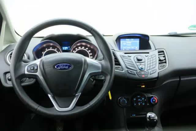 Ford Fiesta (2013) thumbnail 3