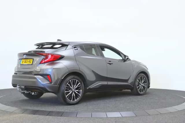 Toyota C-HR (2020) thumbnail 2
