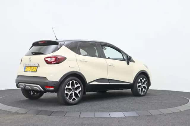 Renault Captur (2018) thumbnail 2