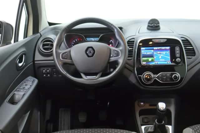 Renault Captur (2018) thumbnail 3