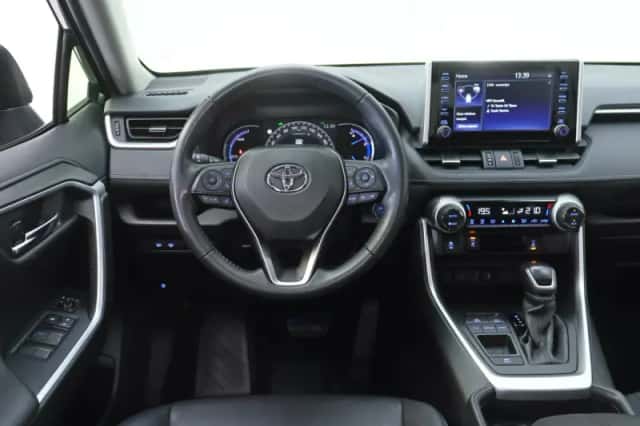 Toyota RAV4 (2021) thumbnail 3