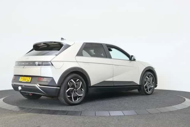 Hyundai Ioniq 5 (2022) thumbnail 2