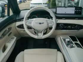 Genesis GV70 (2022) thumbnail 3